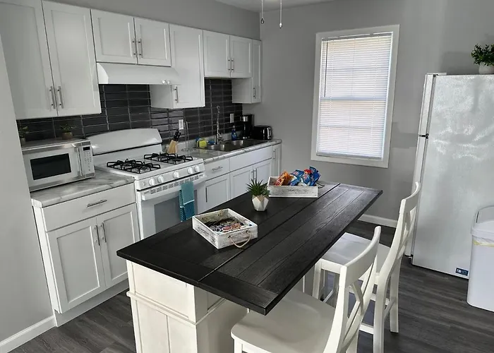 Apartment Away From In The Burbs East Hazel Crest