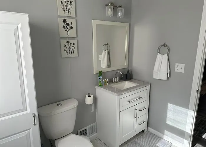 Apartment Away From In The Burbs *